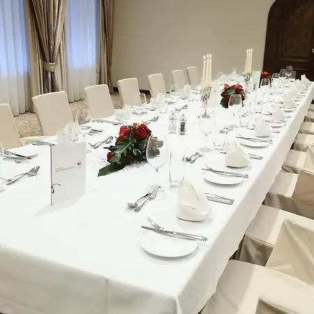 Отель Parkhotel Wittekindshof 4*