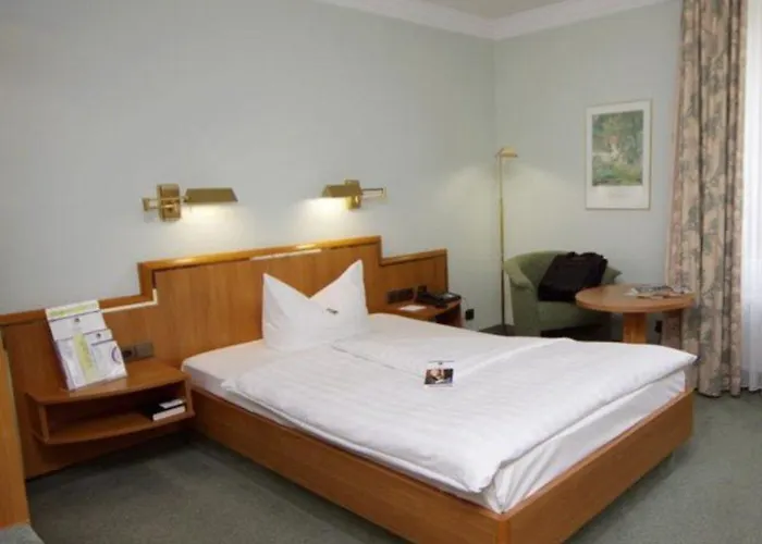 מלון Parkhotel Wittekindshof 4*